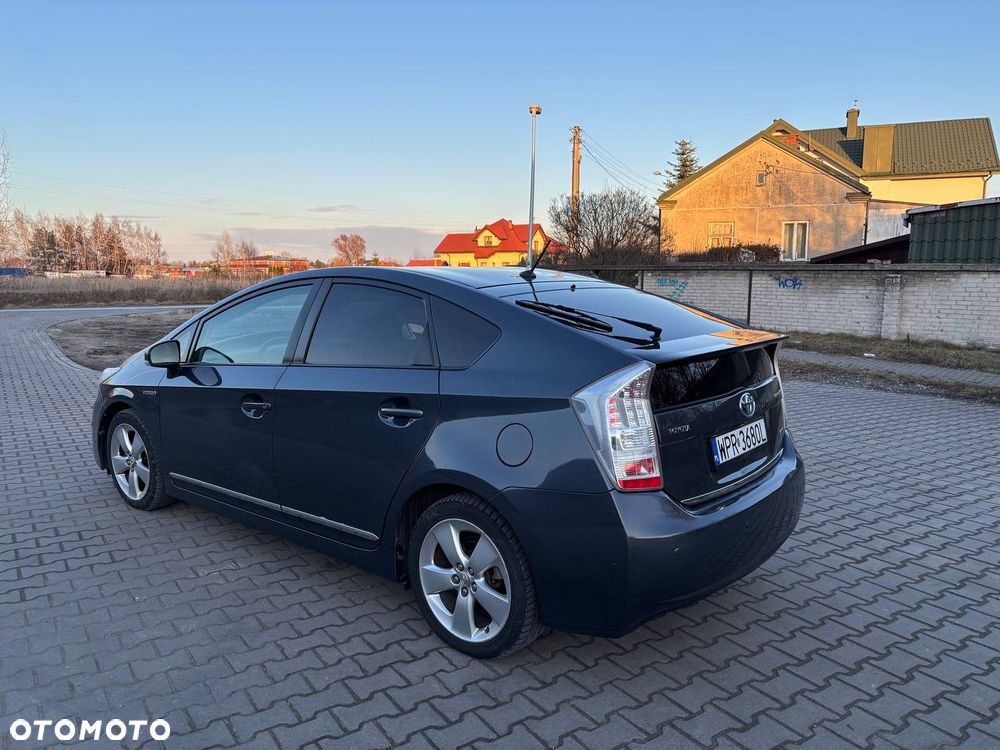 Toyota Prius (Hybrid) - 3