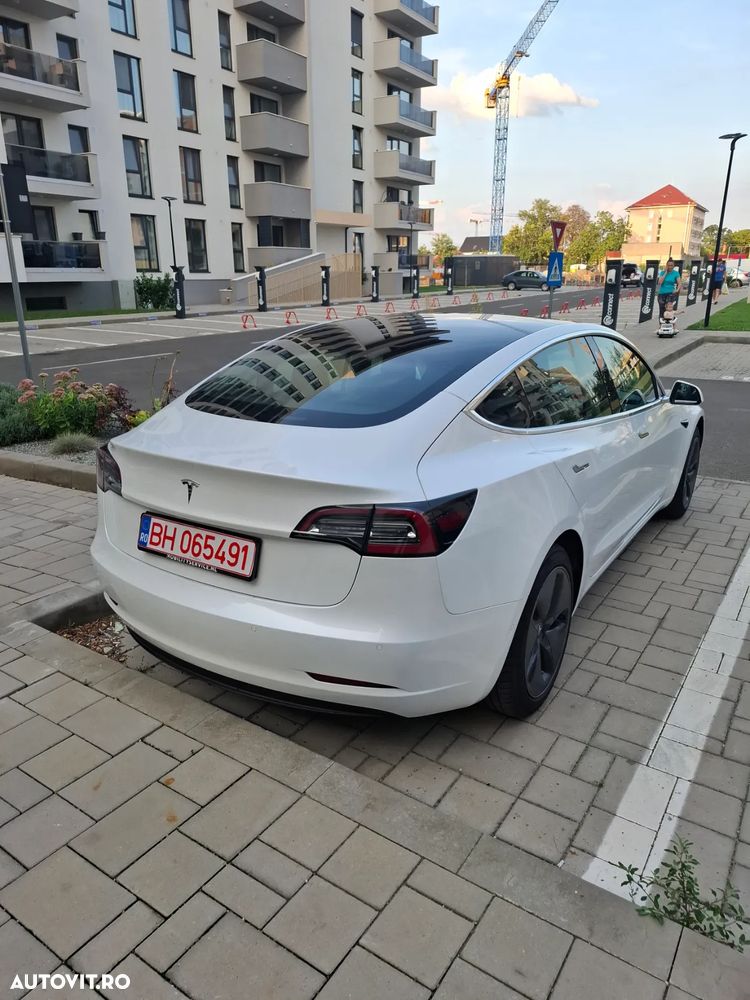 Tesla Model 3 - 3