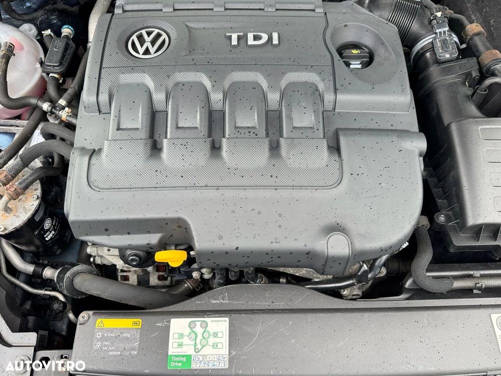 Volkswagen Golf 1.6 TDI DPF BlueMotion - 33