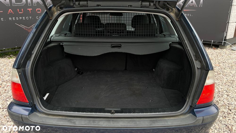 BMW Seria 3 318i - 11