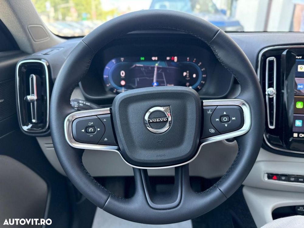 Volvo XC 40 B4 AT FWD MHEV Plus Dark - 33