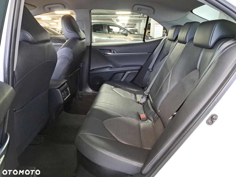 Toyota Camry 2.5 Hybrid Executive CVT - 32