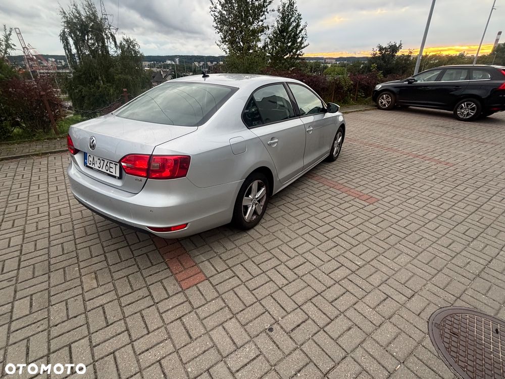 Volkswagen Jetta 1.6 TDI Comfortline - 5