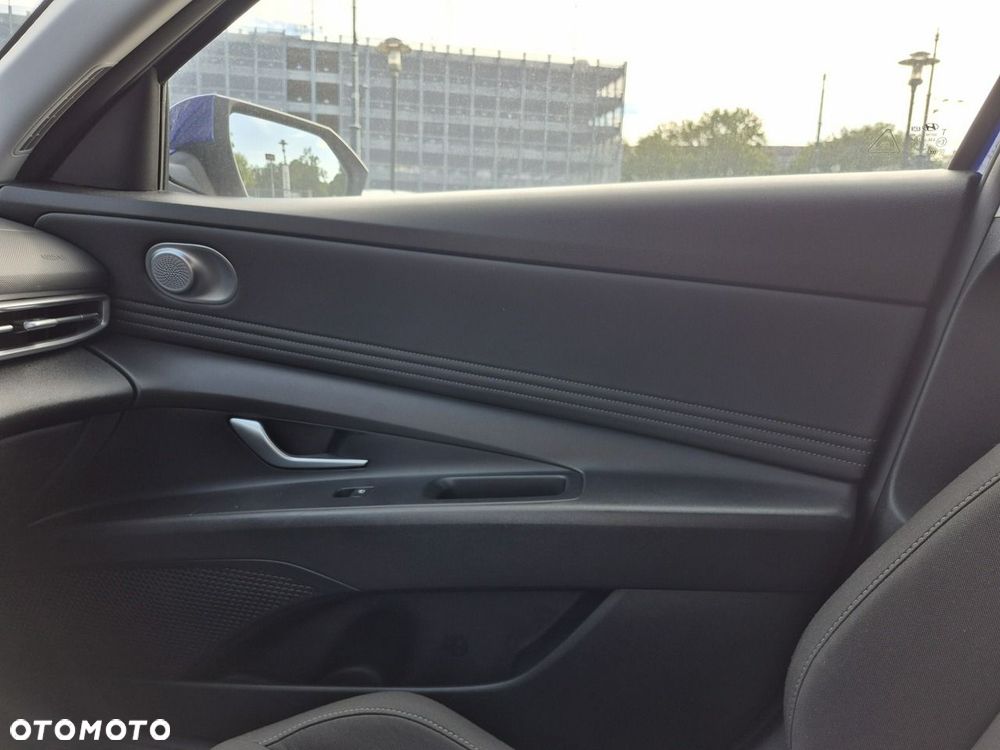 Hyundai Elantra - 30