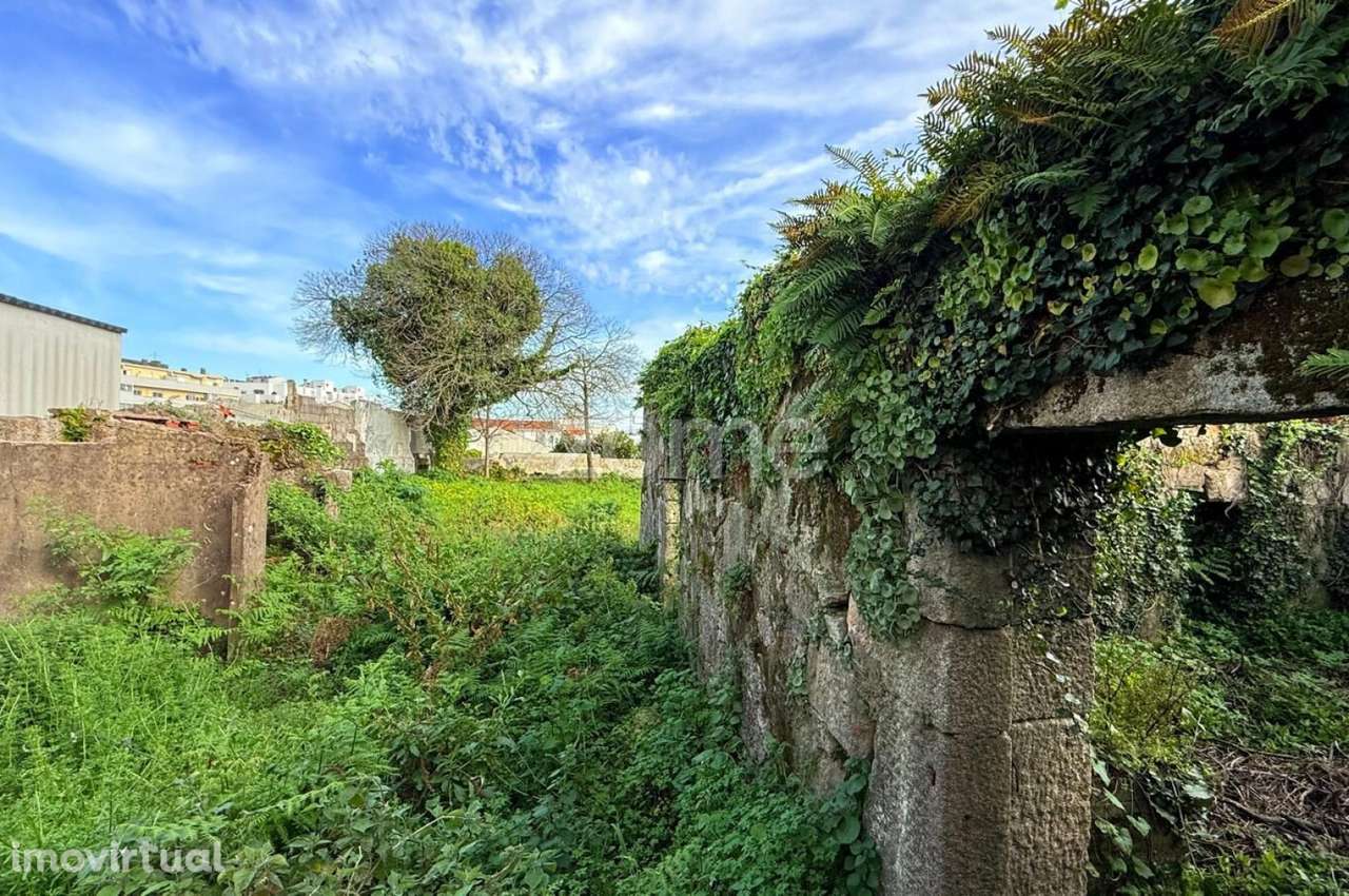 Terreno com ruína e projecto aprovado de moradia térrea, S. Mamede - Grande imagem: 2/19