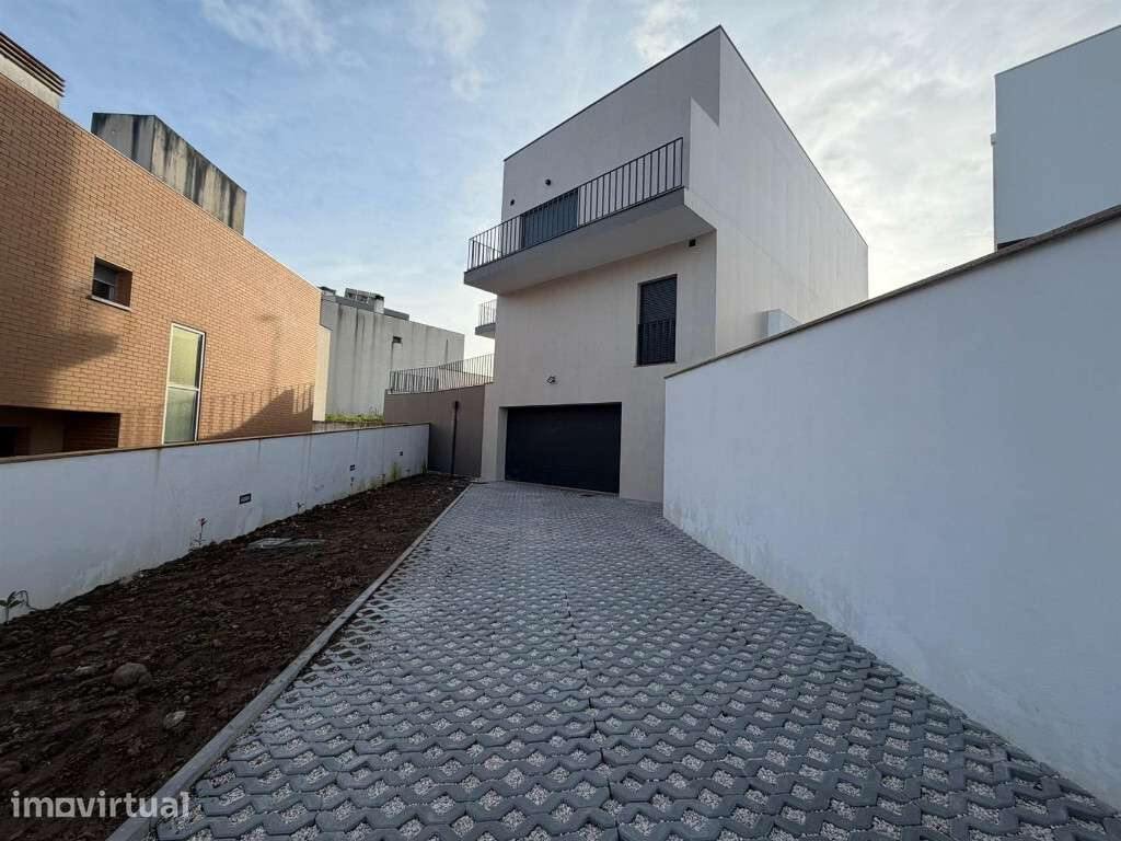 Moradia Isolada M5 com garagem , Quinta Lomba - Grande imagem: 3/34
