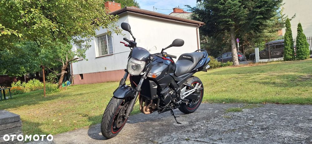 Suzuki GSR - 2