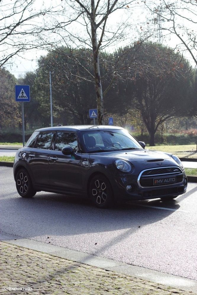MINI 5 Portas Cooper SD Auto Desportiva - 9