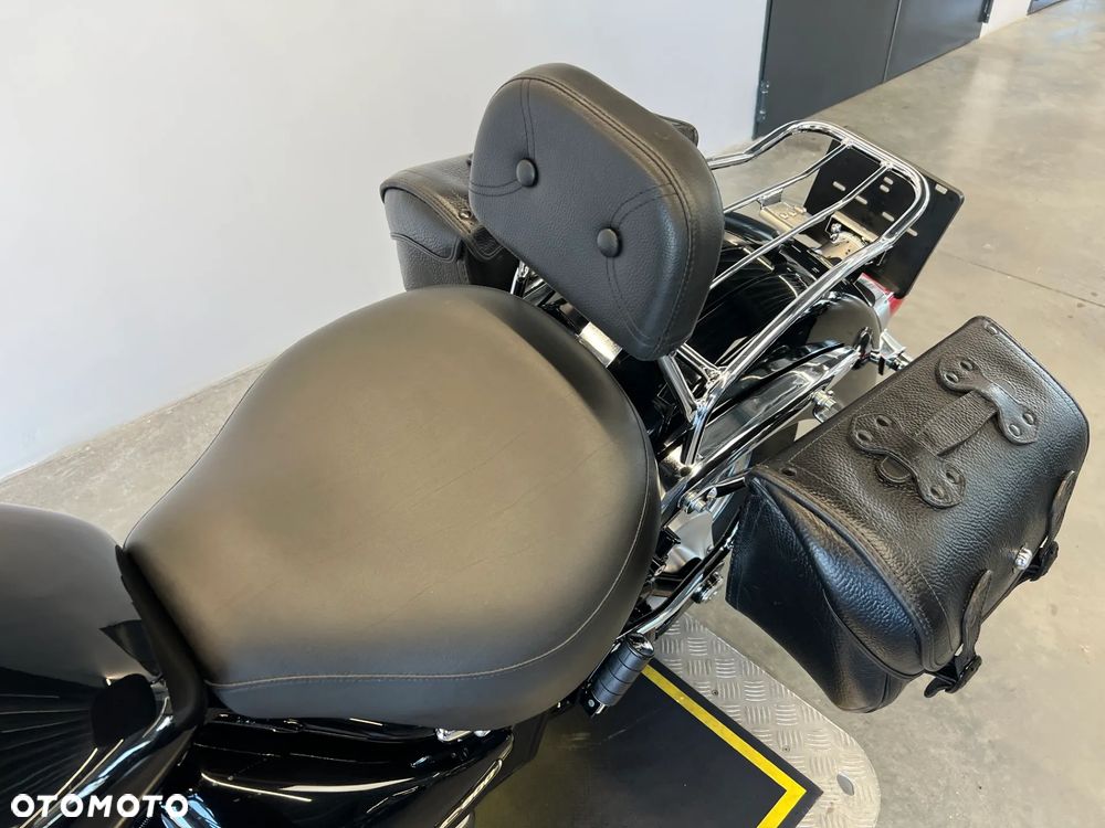 Suzuki Intruder - 13