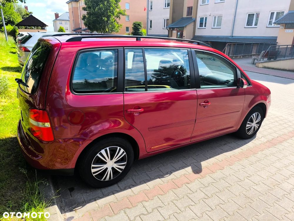 Volkswagen Touran - 4