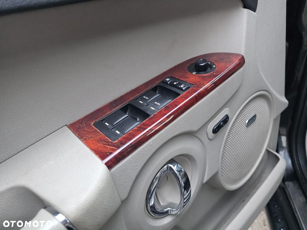 Jeep Commander 3.0 CRD Overland - 21