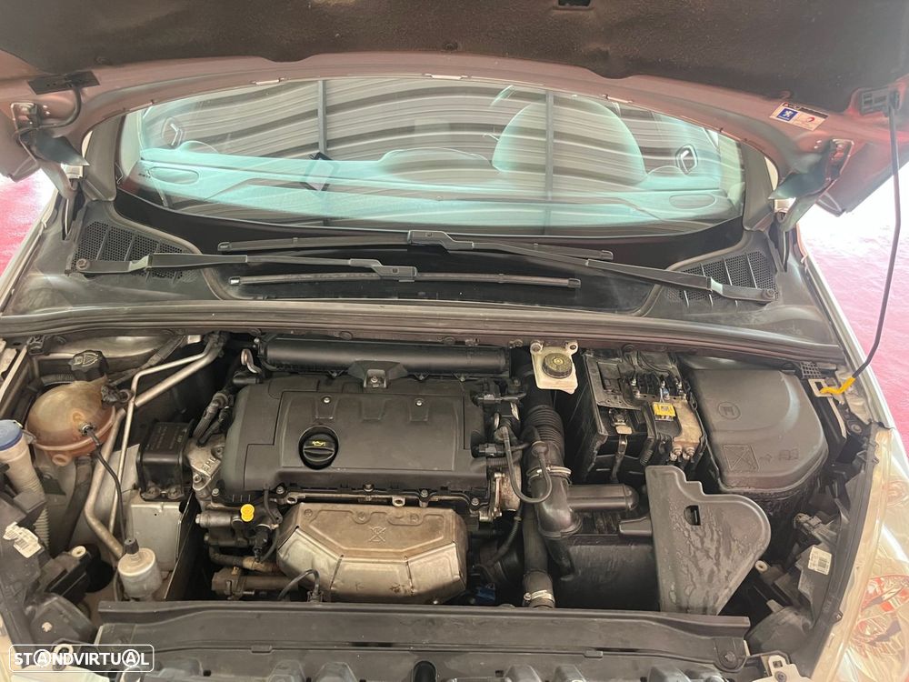 Peugeot 308 1.4 16V Executive - 25