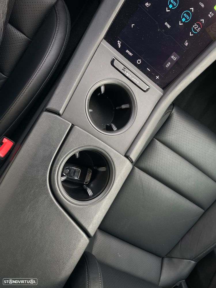 Porsche Taycan Cross Turismo 4 - 32