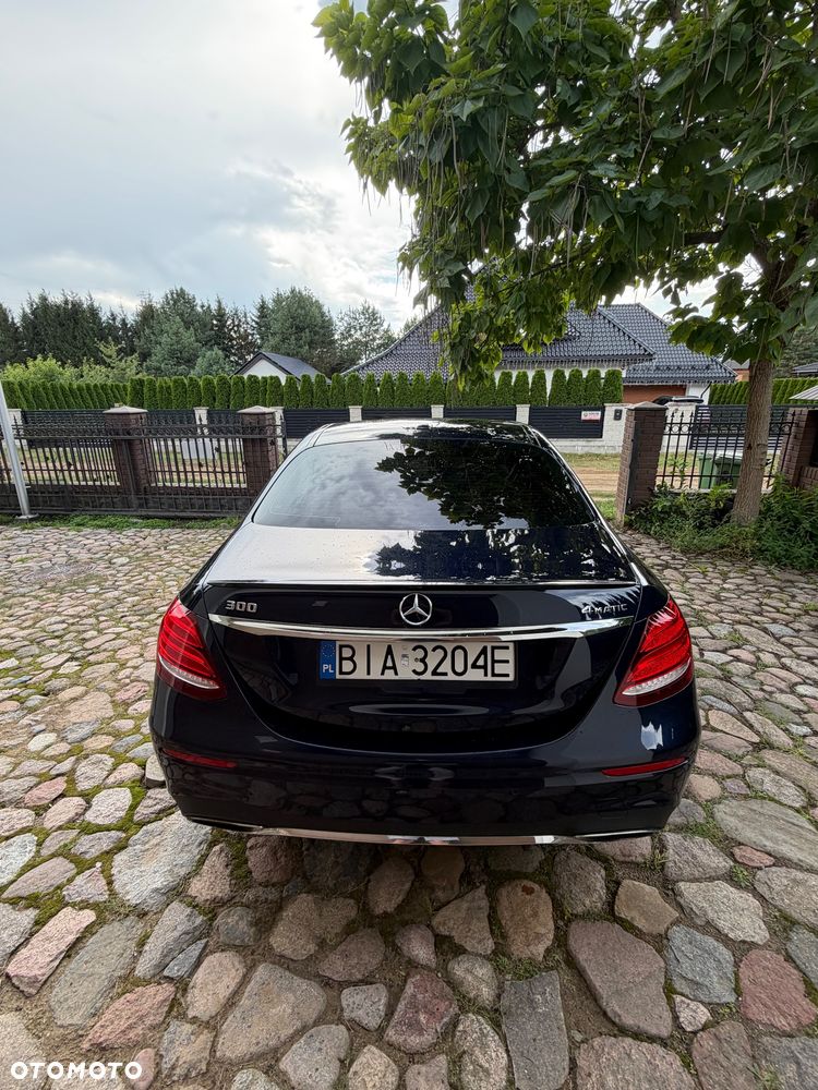 Mercedes-Benz Klasa E 300 9G-TRONIC - 9