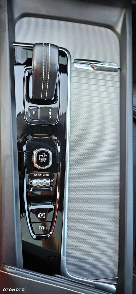 Volvo XC 60 B4 B R-Design - 25