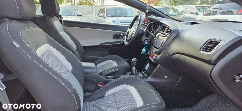 Kia ProCeed - 23