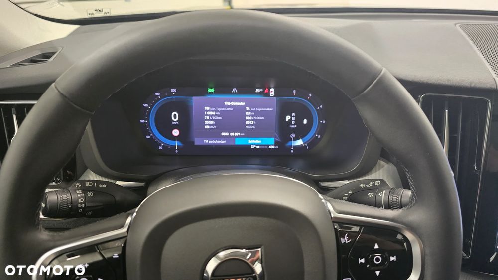 Volvo XC 60 B4 D AWD Plus Dark - 28