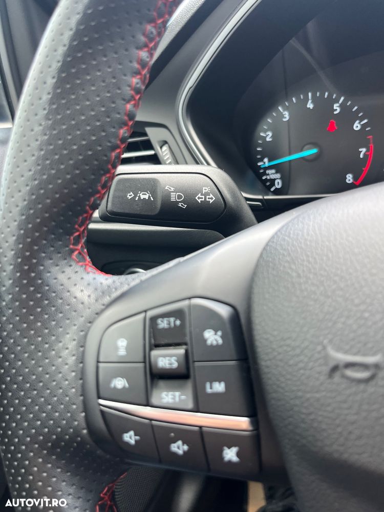FORD Focus 2022 — imagine 7