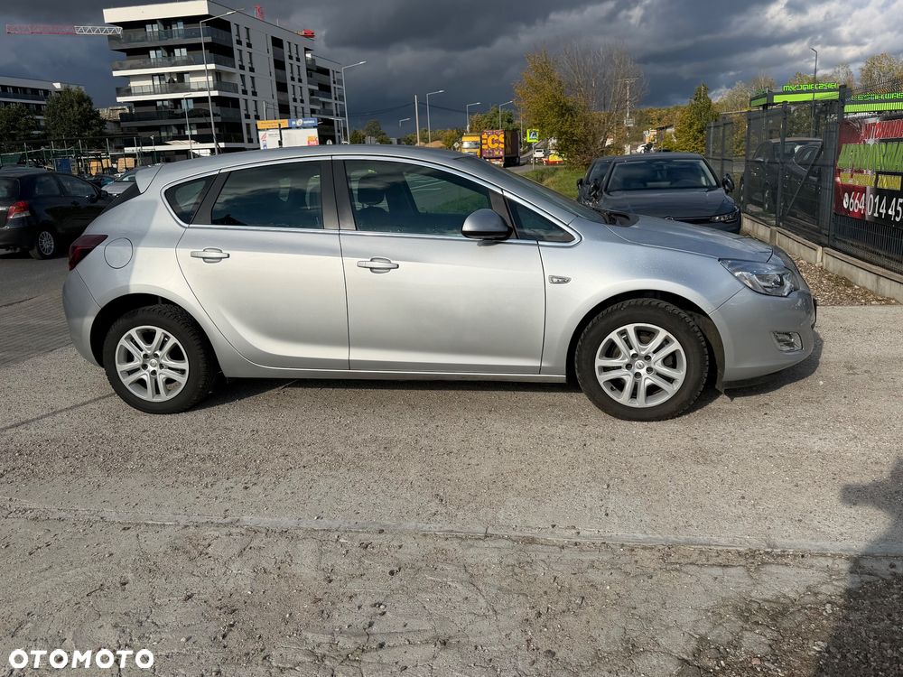 Opel Astra 2012 photo 4