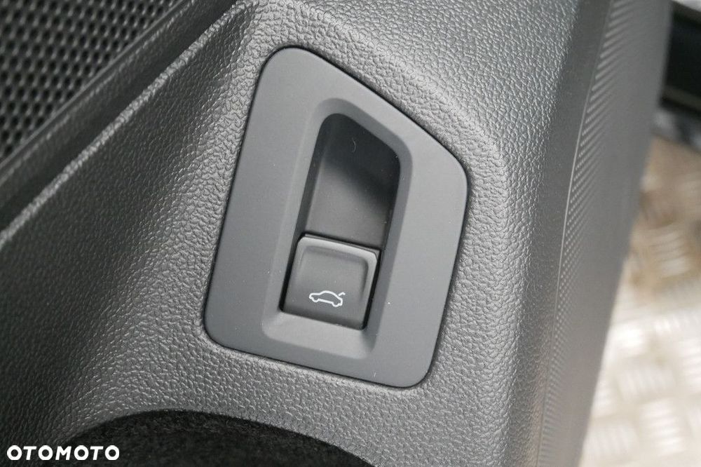 Volkswagen Passat 2.0 TSI Business DSG - 17