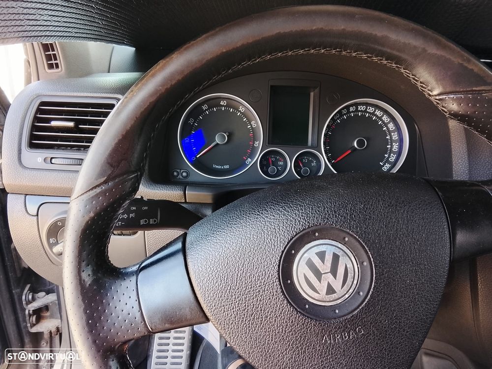 VW Golf 2.0 GTi Pirelli - 4