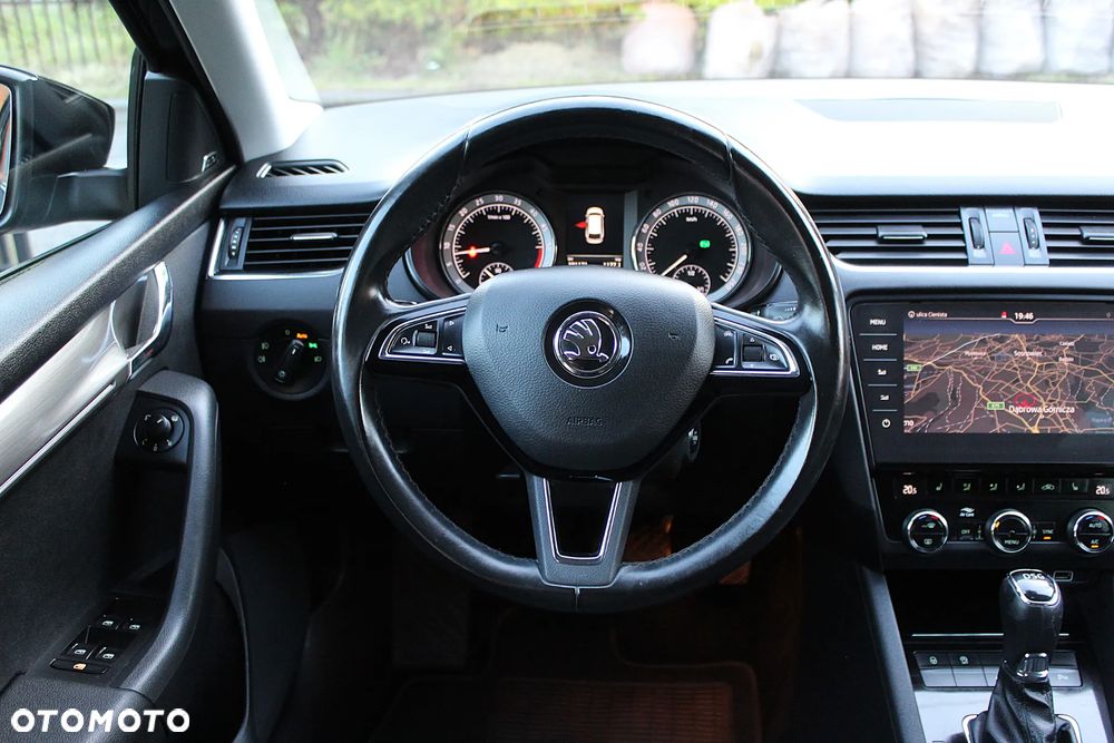 Skoda Octavia Combi 2.0 TDI DSG Style - 20