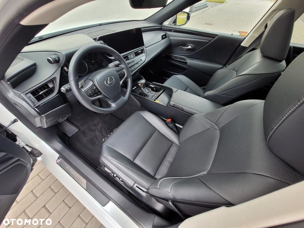 Lexus ES 300h Business Edition - 4