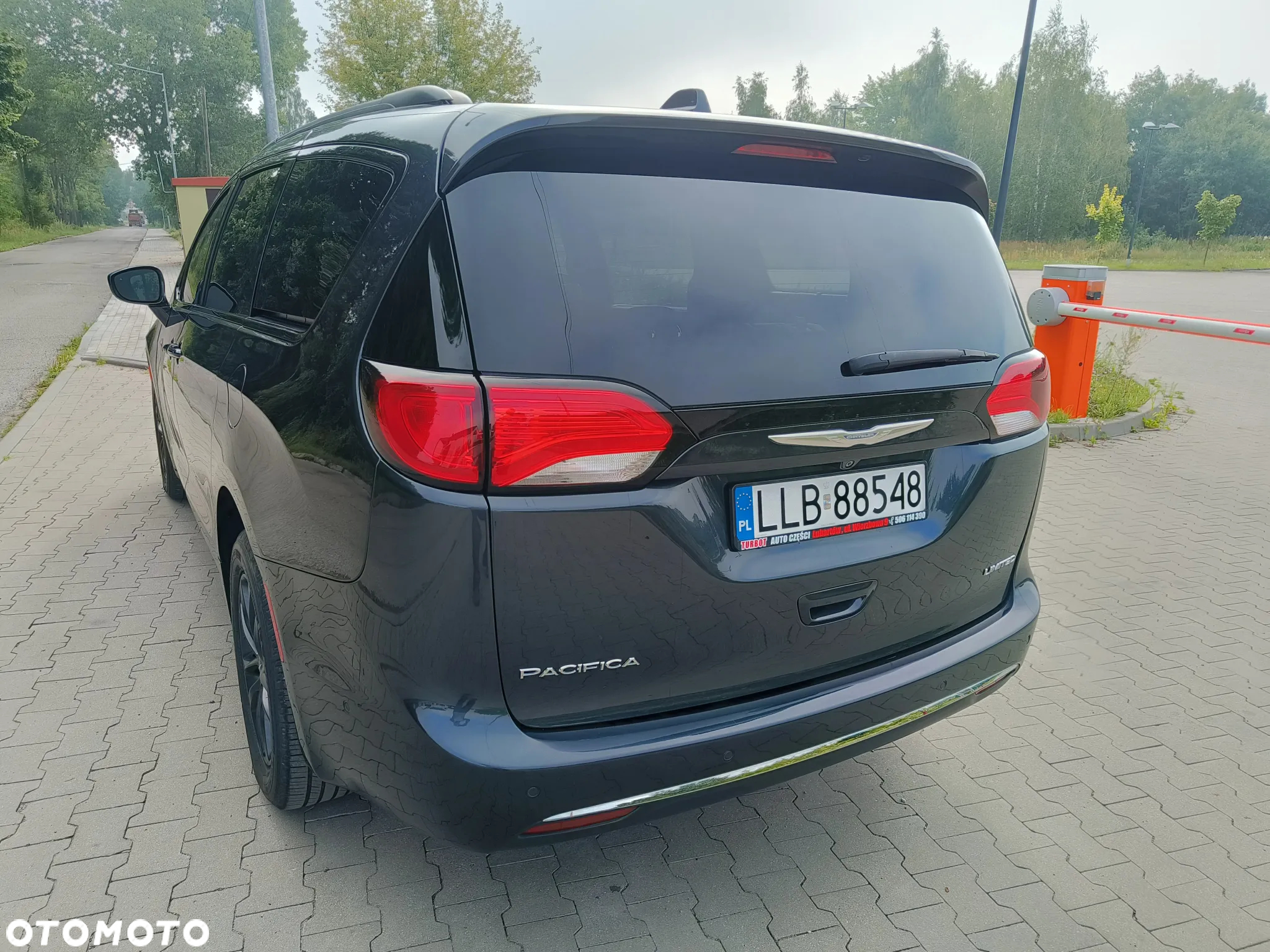 Chrysler Pacifica - 3