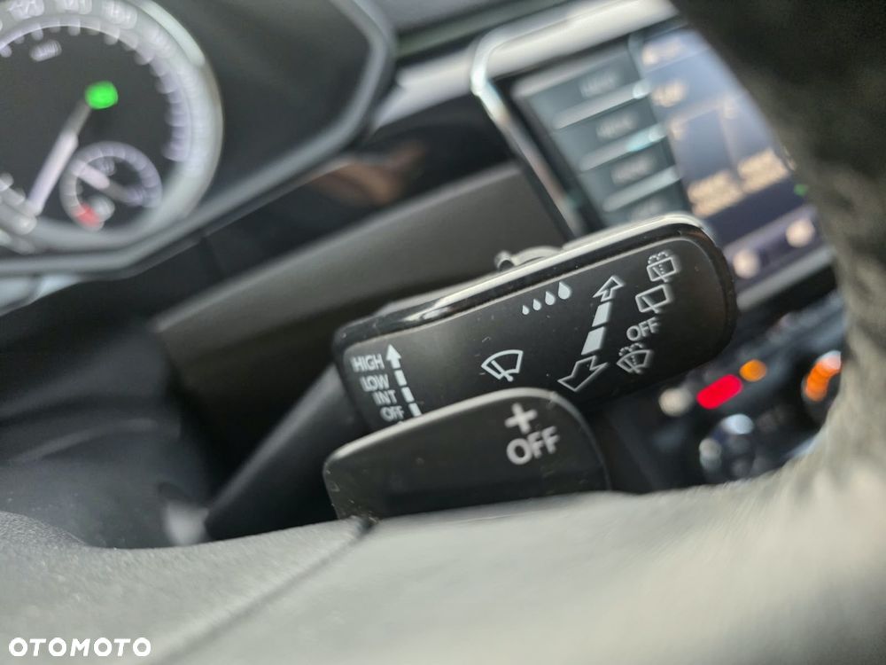Skoda Superb 2.0 TDI 4x4 L&K DSG - 23