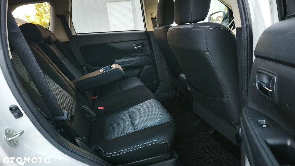 Mitsubishi Outlander - 31