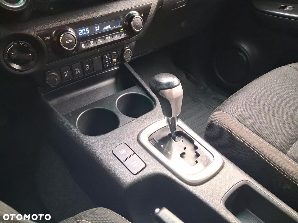 Toyota Hilux 2.4 D-4D Double Cab SR5 4x4 - 19