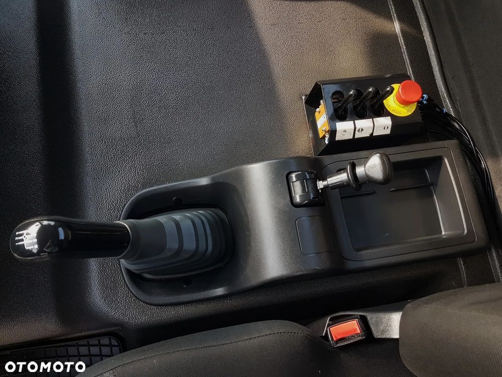 MAN TGL 12.220 HAKOWIEC 4x2 KLIMA - 31