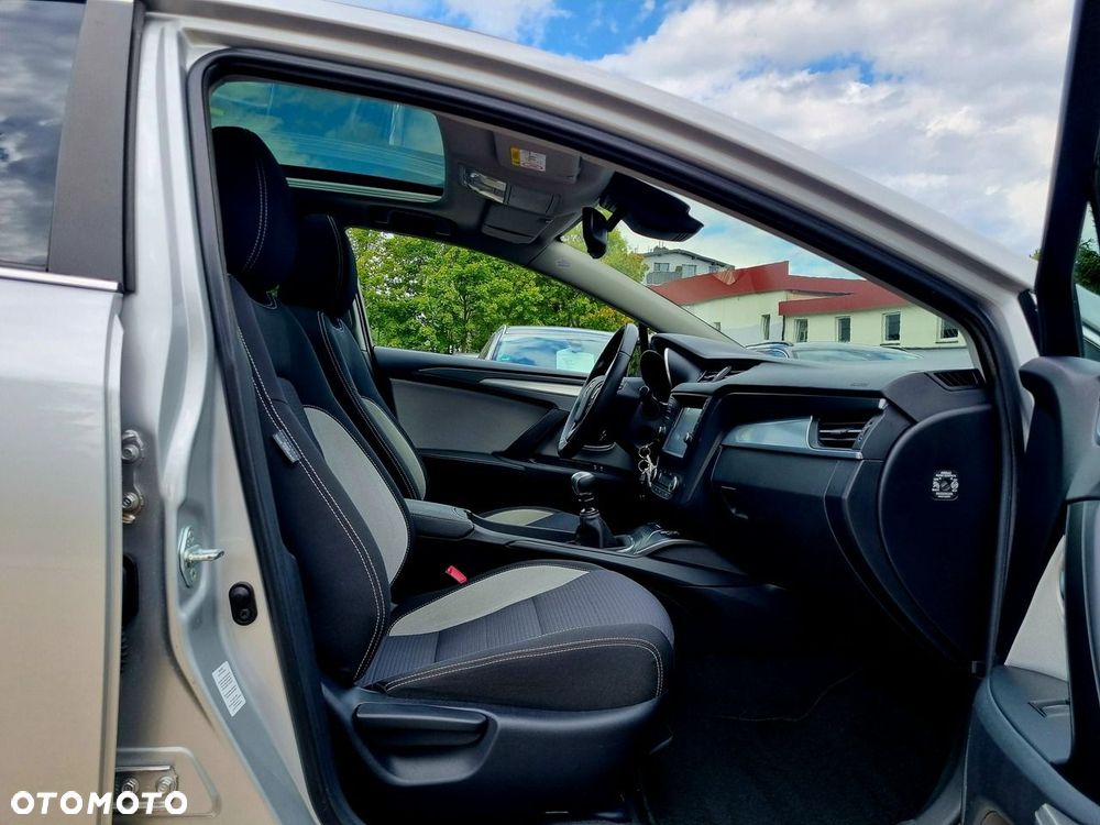 Toyota Avensis 2.0 D-4D Premium - 11