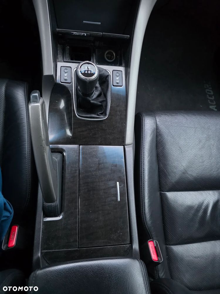 Honda Accord 2.0 Executive - 11