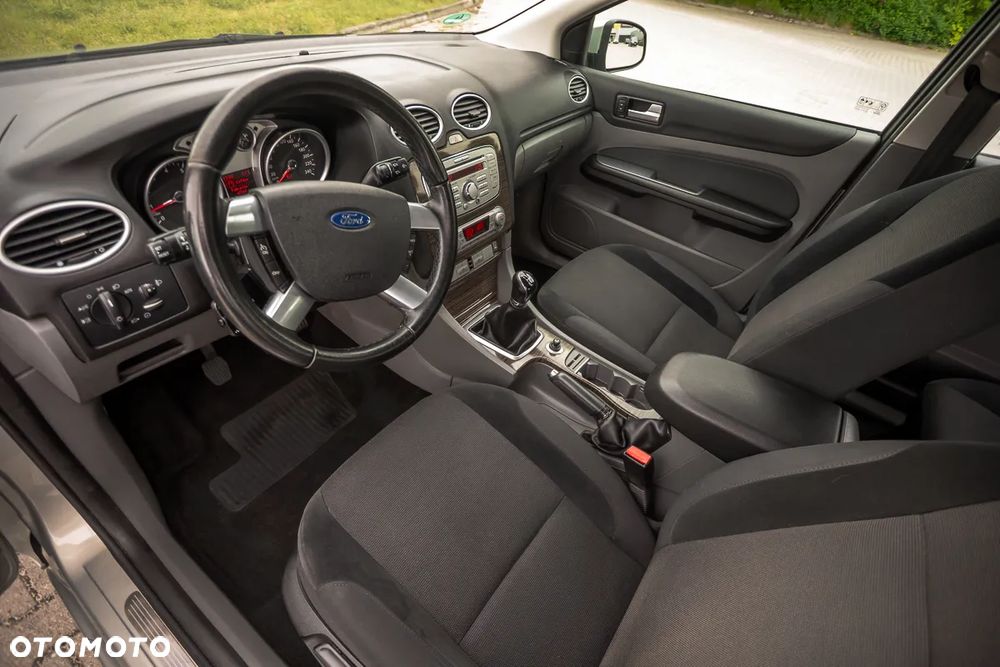 Ford Focus 1.6 Ghia - 6