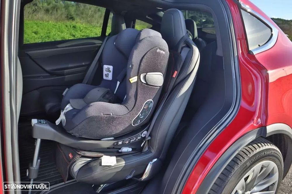 Tesla Model X - 13