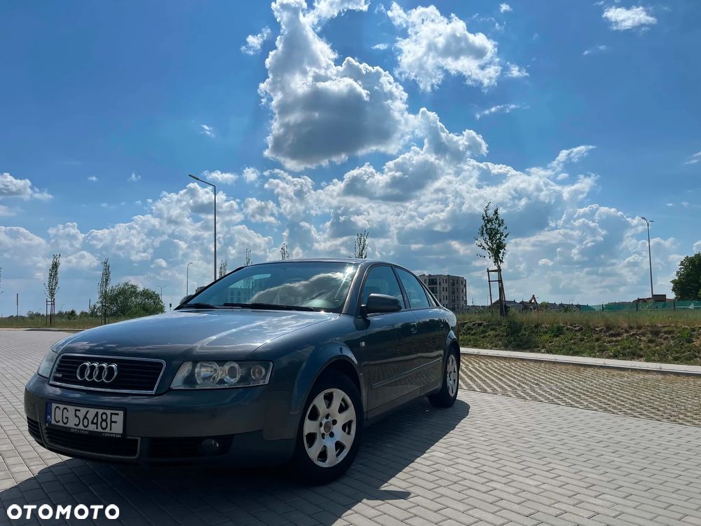 Audi A4 Limousine - 1