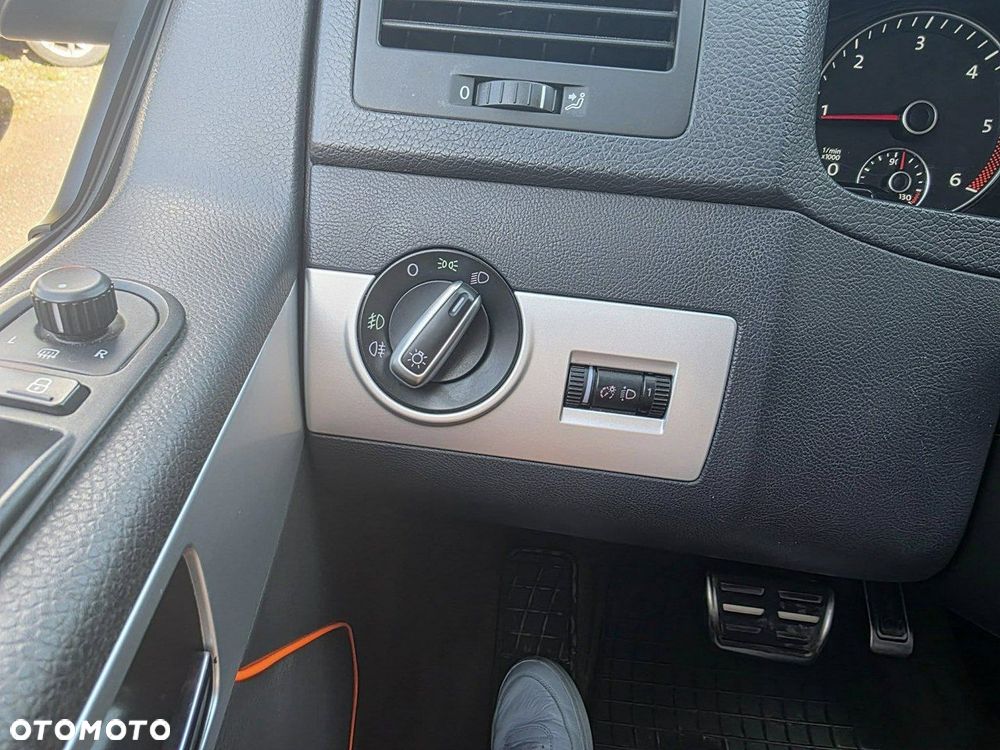 Volkswagen Multivan - 11