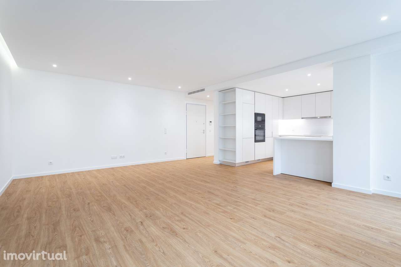 T2 no Neudel Novo: Espetacular Apartamento Novo com Acabamentos de Alt - Grande imagem: 4/39