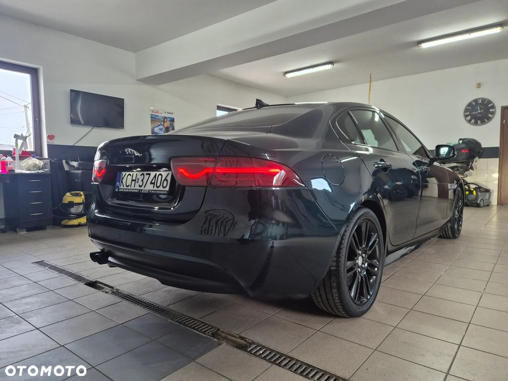 Jaguar XE 2.0 D R-Sport - 7