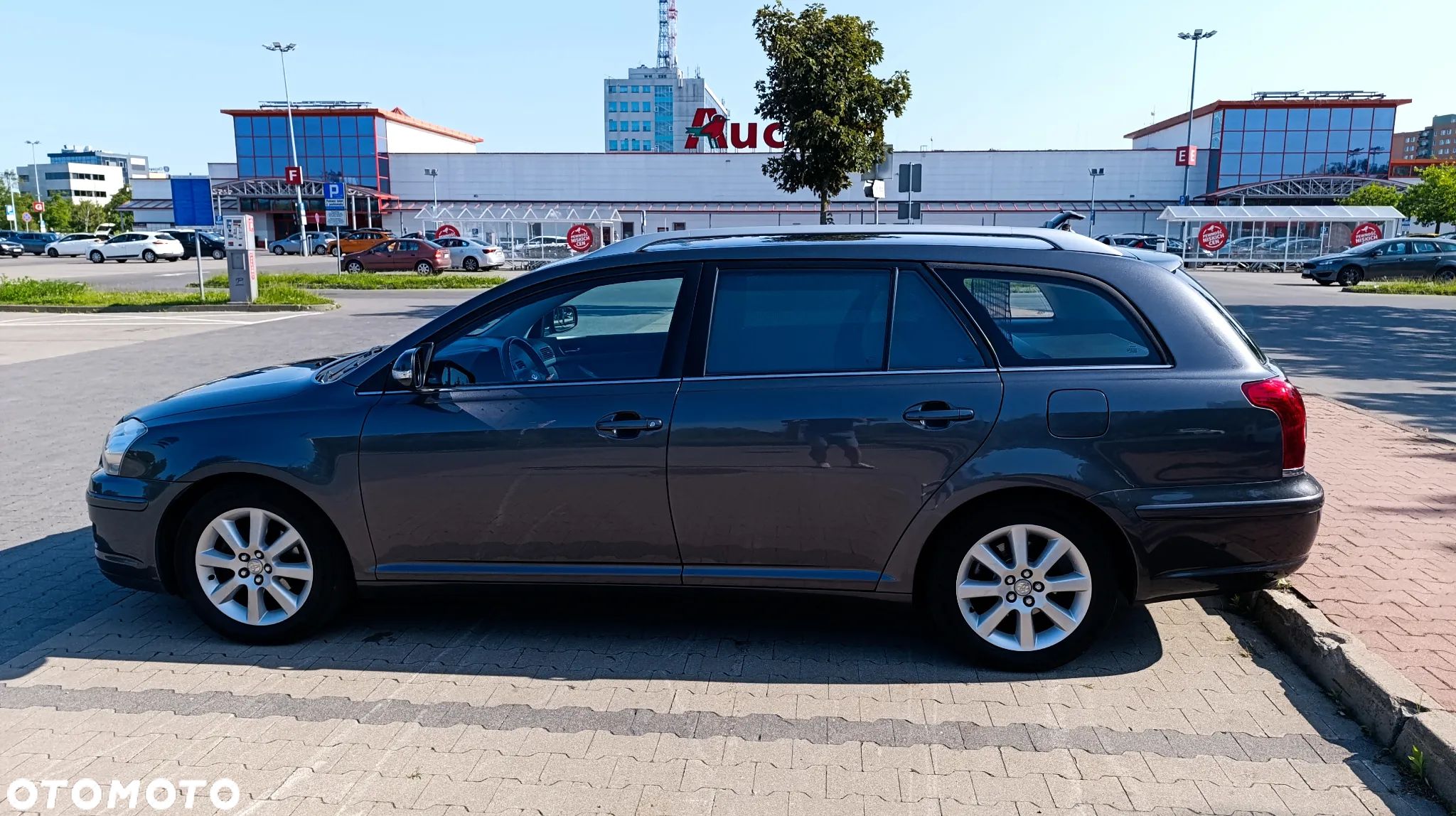 Toyota Avensis 1.8 VVT-i Luna - 1