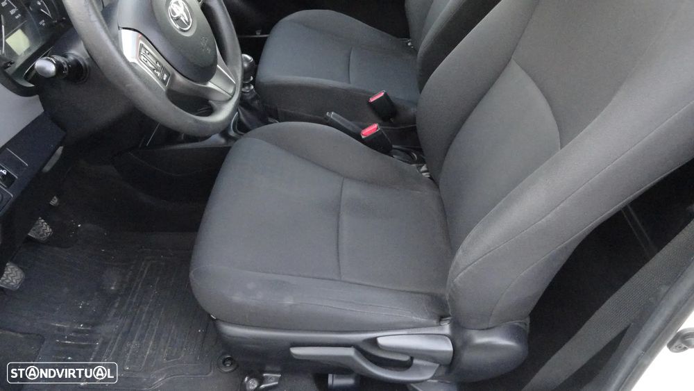 Toyota YARIS BIZZ - 11