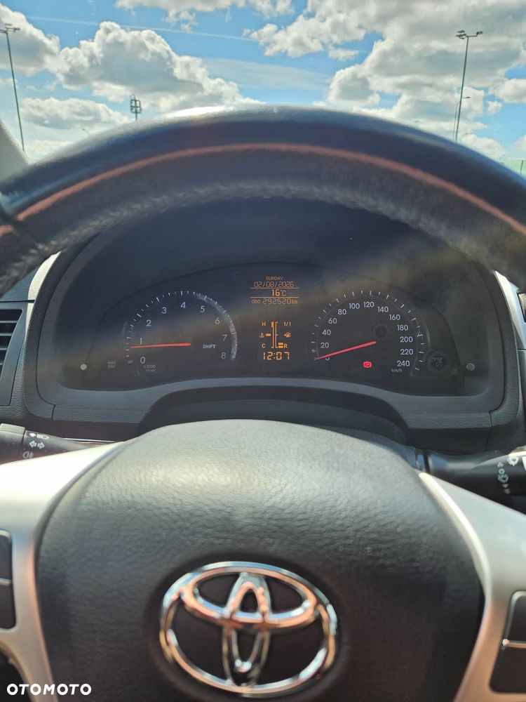 Toyota Avensis 1.8 Active - 20