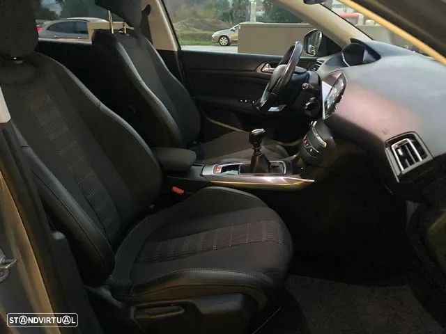 Peugeot 308 SW BlueHDi 130 Allure Pack - 25