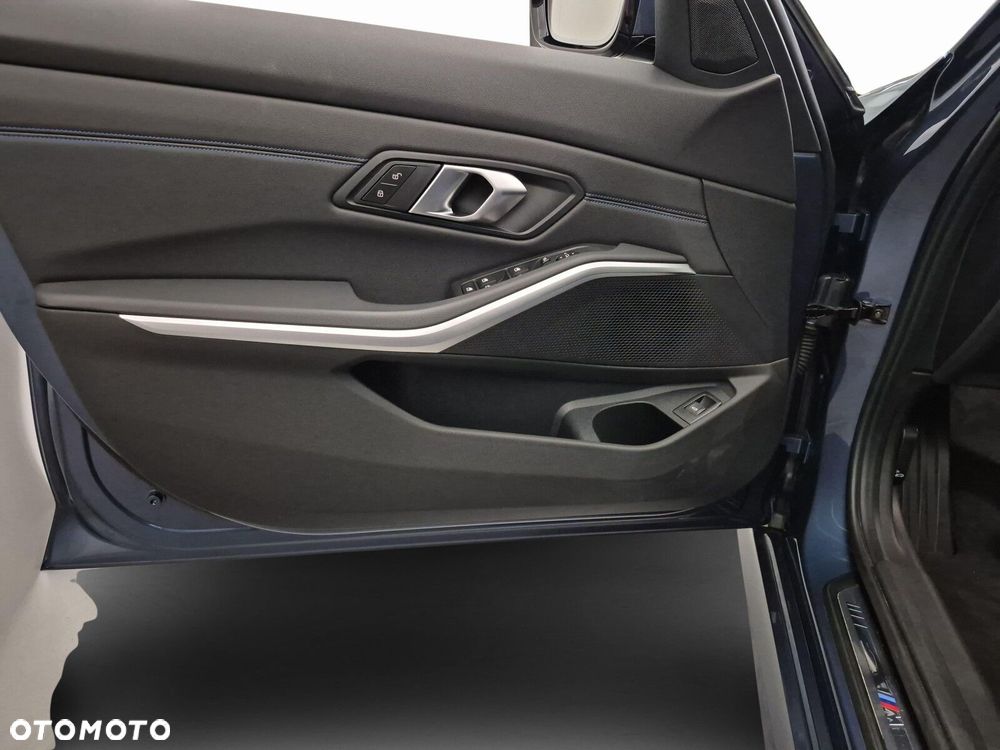 BMW Seria 3 330i xDrive M Sport - 20