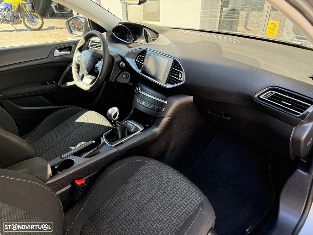 Peugeot 308 1.6 BlueHDi Allure J17 - 17