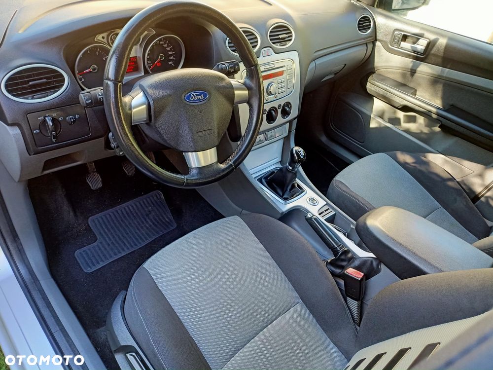 Ford Focus 1.6 Trend - 22
