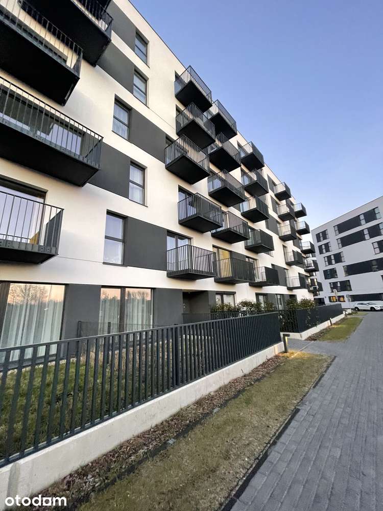 Jasna kawalerka 27 m² – ul. Bluszczowa (blisko PKP Gocławek)