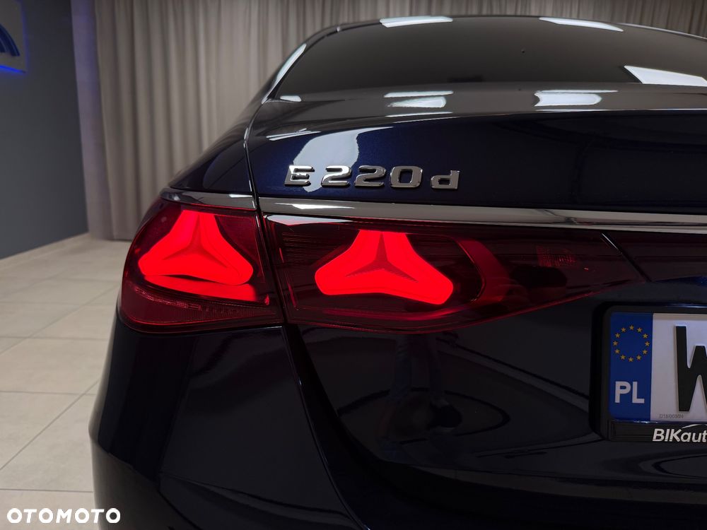 Mercedes-Benz Klasa E 220 d mHEV 4-Matic AMG 9G-Tronic - 30