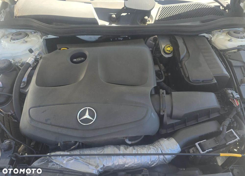 Mercedes-Benz GLA 250 4Matic 7G-DCT Urban - 11